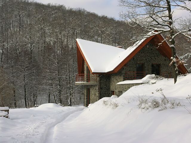 Kóspallag - FSZT+TTÉR, 184 m2 - Kőből és fából épített ház a hegyekben